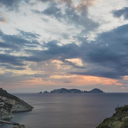 Maridea Casa Vacanza- Le Alcove Sul Mare Suites Ponza Bagian luar foto