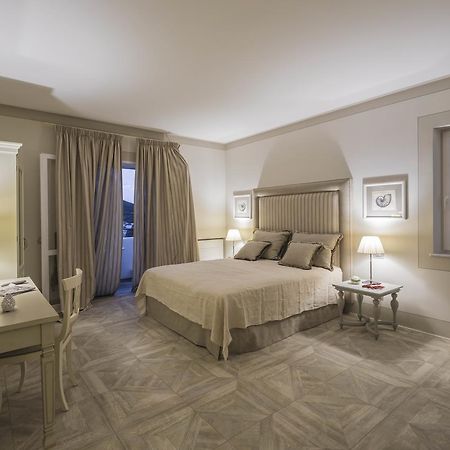 Maridea Casa Vacanza- Le Alcove Sul Mare Suites Ponza Bagian luar foto