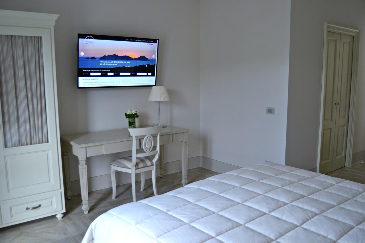 Maridea Casa Vacanza- Le Alcove Sul Mare Suites Ponza Bagian luar foto