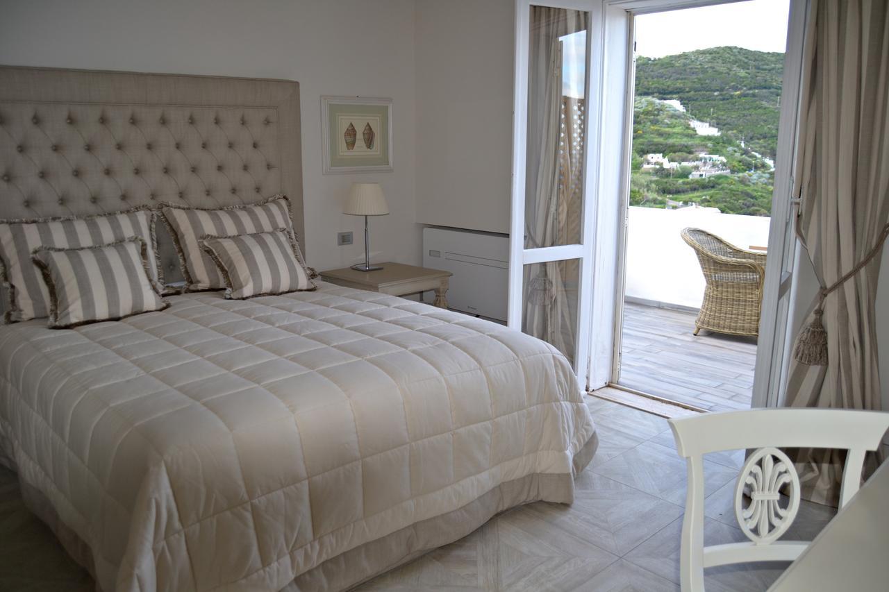Maridea Casa Vacanza- Le Alcove Sul Mare Suites Ponza Bagian luar foto