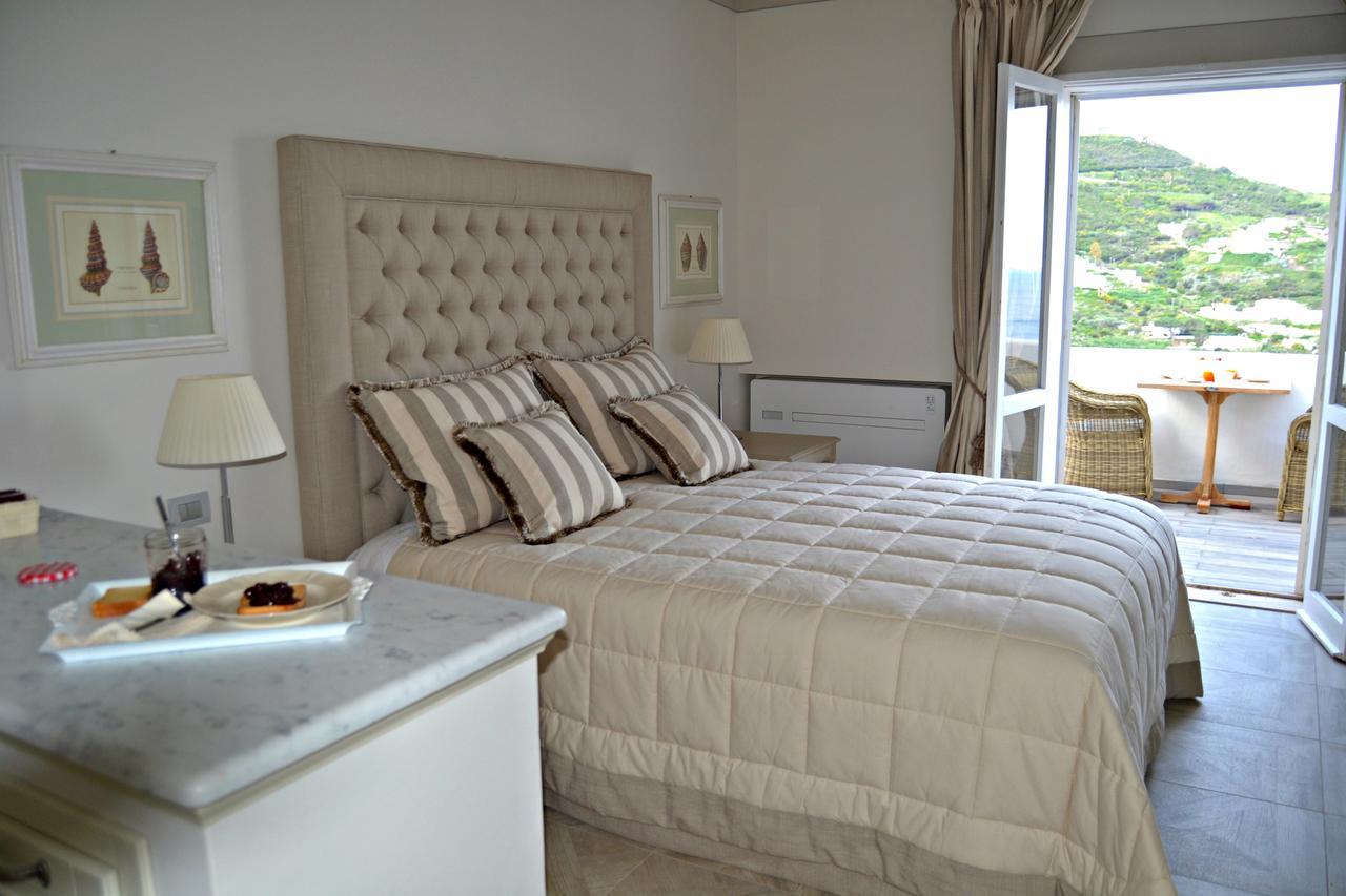 Maridea Casa Vacanza- Le Alcove Sul Mare Suites Ponza Bagian luar foto