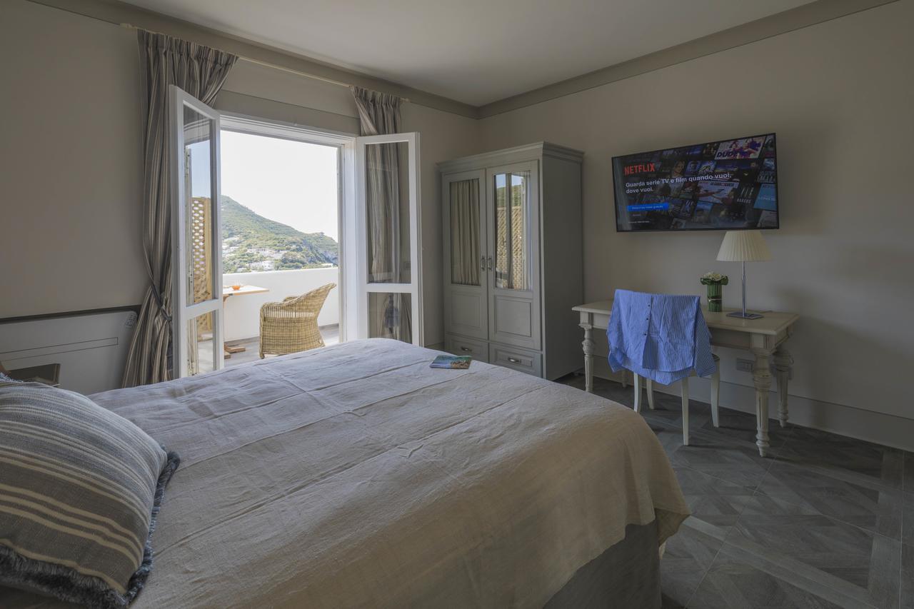 Maridea Casa Vacanza- Le Alcove Sul Mare Suites Ponza Bagian luar foto