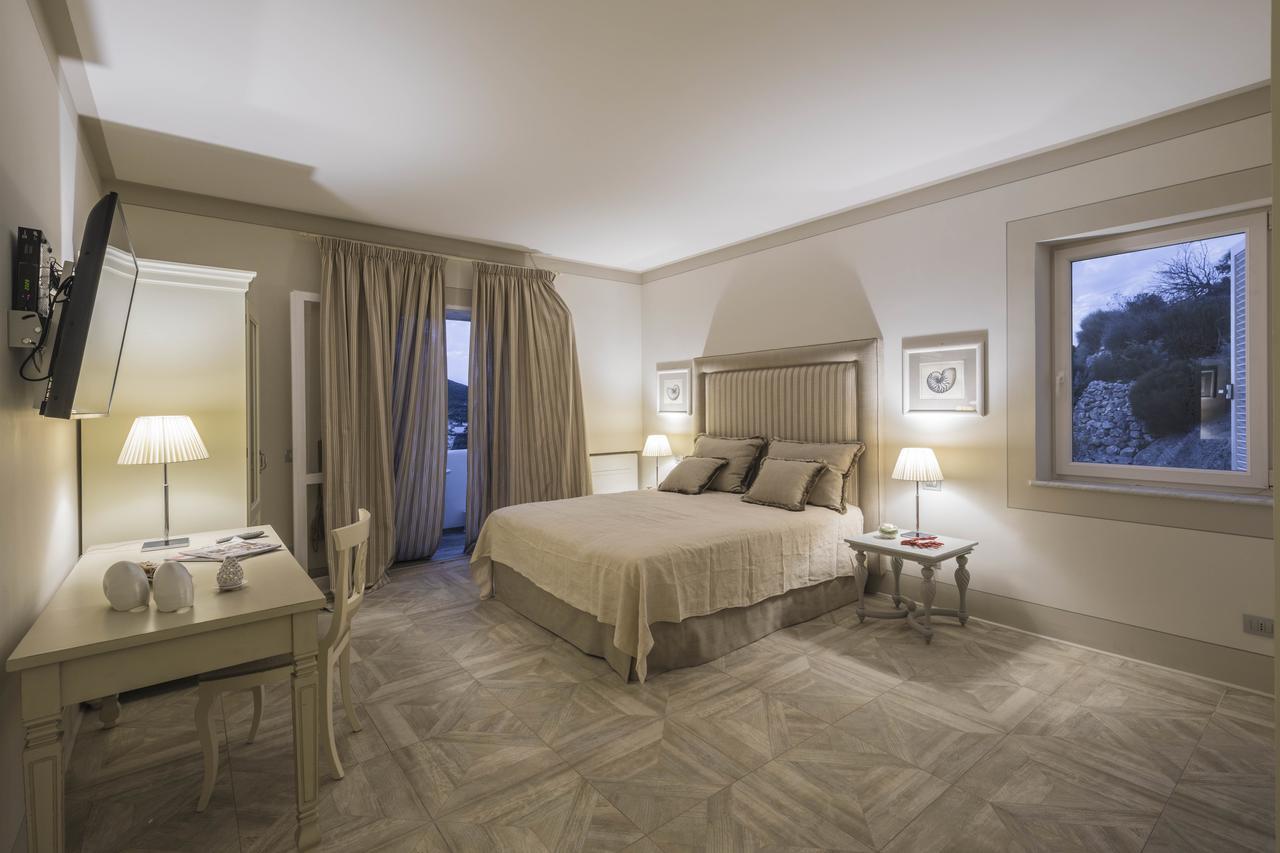 Maridea Casa Vacanza- Le Alcove Sul Mare Suites Ponza Bagian luar foto