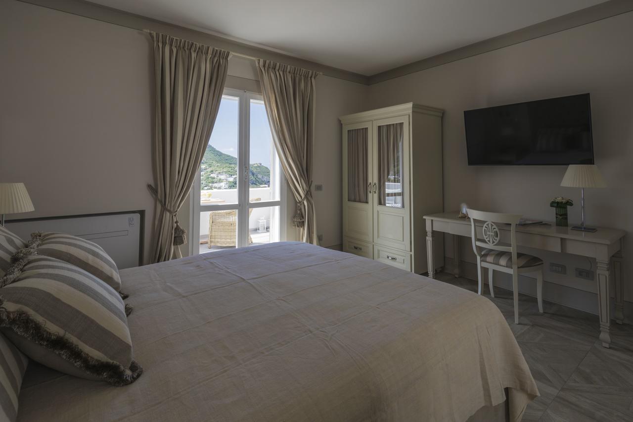 Maridea Casa Vacanza- Le Alcove Sul Mare Suites Ponza Bagian luar foto