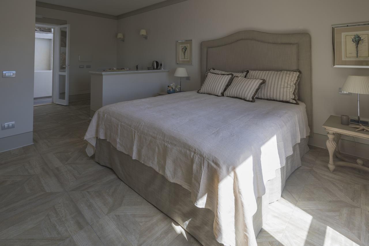 Maridea Casa Vacanza- Le Alcove Sul Mare Suites Ponza Bagian luar foto