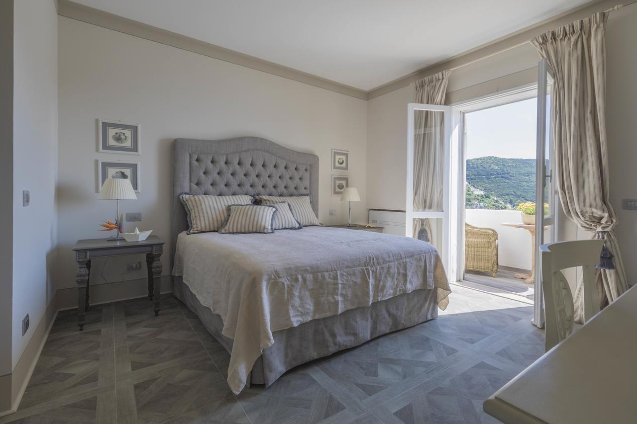 Maridea Casa Vacanza- Le Alcove Sul Mare Suites Ponza Bagian luar foto