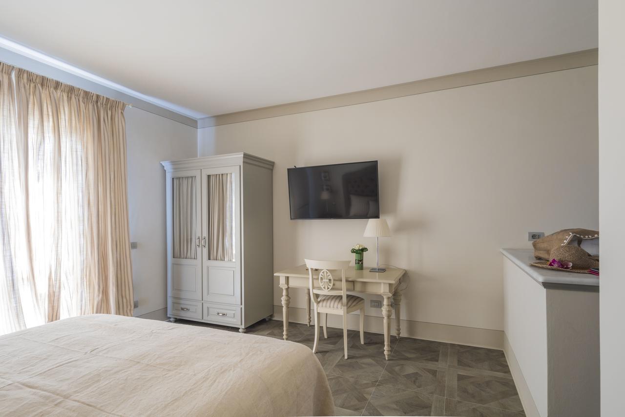 Maridea Casa Vacanza- Le Alcove Sul Mare Suites Ponza Bagian luar foto