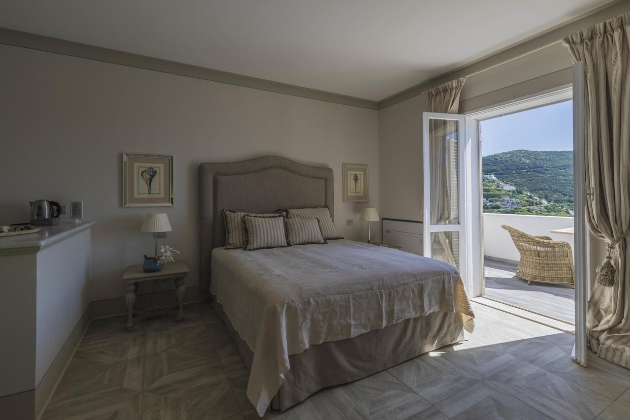 Maridea Casa Vacanza- Le Alcove Sul Mare Suites Ponza Bagian luar foto