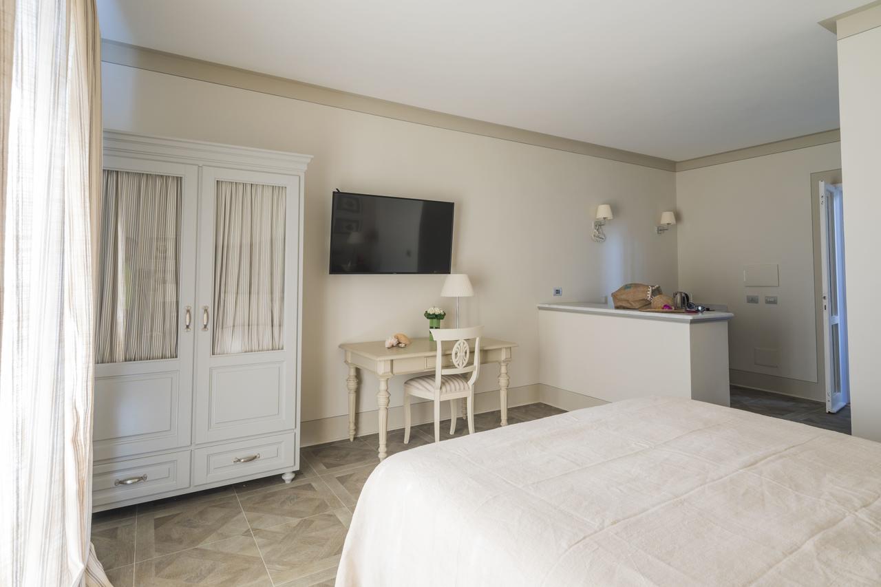 Maridea Casa Vacanza- Le Alcove Sul Mare Suites Ponza Bagian luar foto