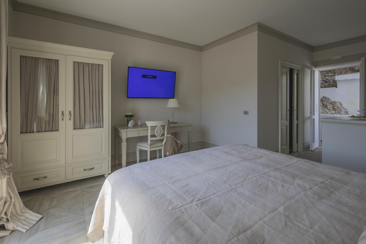 Maridea Casa Vacanza- Le Alcove Sul Mare Suites Ponza Bagian luar foto