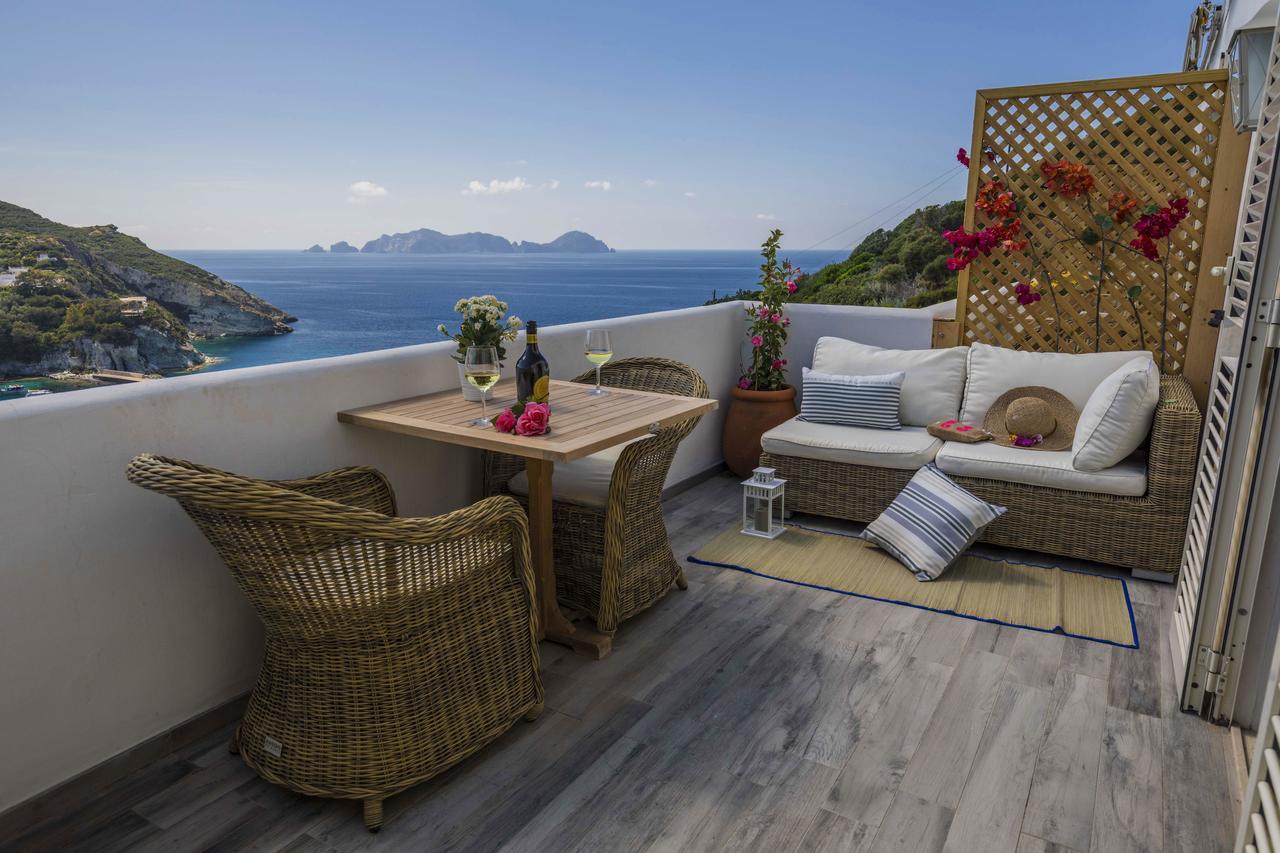 Maridea Casa Vacanza- Le Alcove Sul Mare Suites Ponza Bagian luar foto
